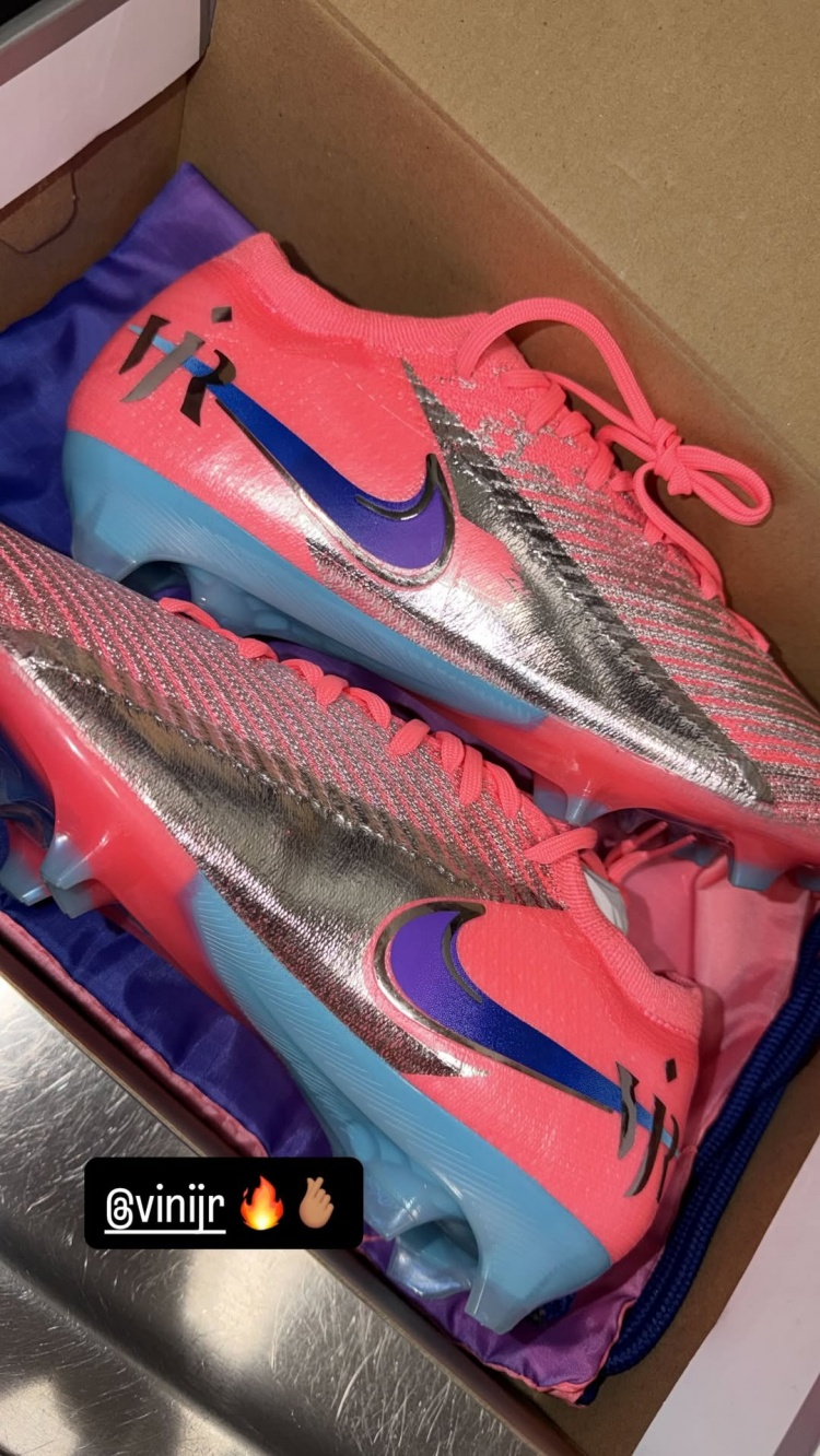 世界杯赛事直播app入口-了却一桩心愿！索博斯洛伊晒维尼修斯送给自己的专属战靴