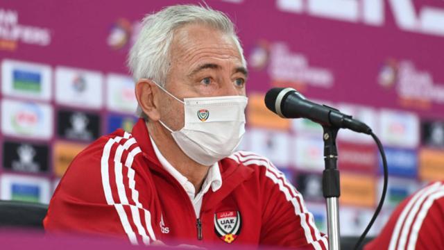 1632404245283072993.jpg 阿联酋队主帅范马尔维克.jpg