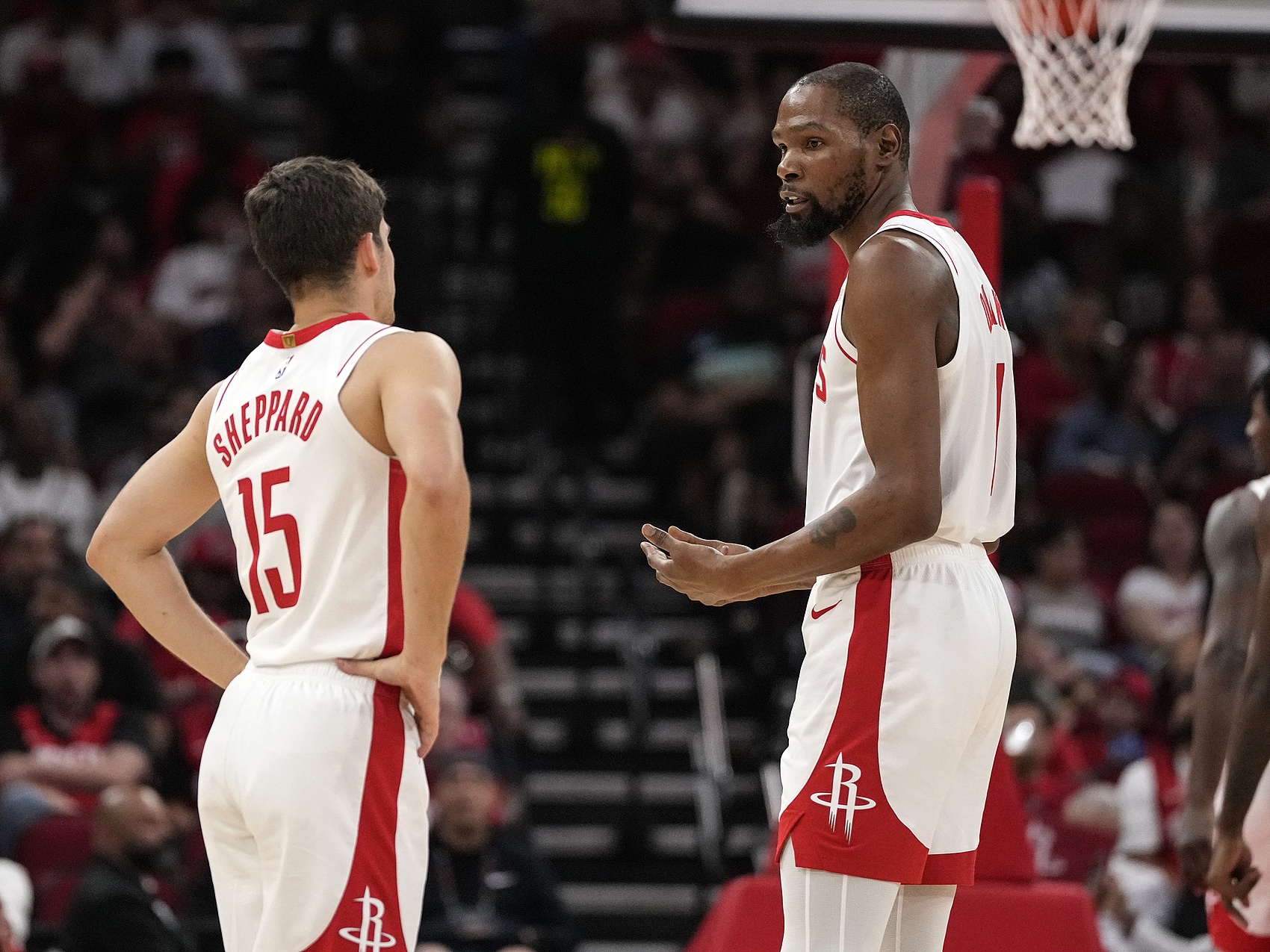 世界杯赛事直播app入口-杜兰特：我之前常跟谢泼德说 别打得那么快 他现在节奏把控进步大